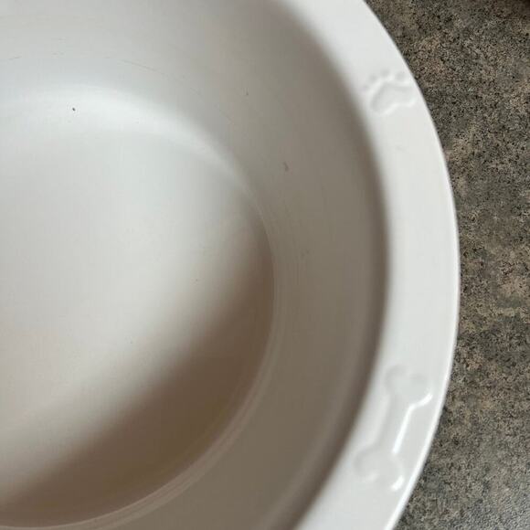 Enamel dog food or water bowl.  Paw prints & bones adorn rim - Picture 6 of 8